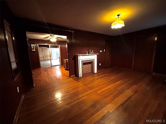 3rd image of 411 Howard Rd