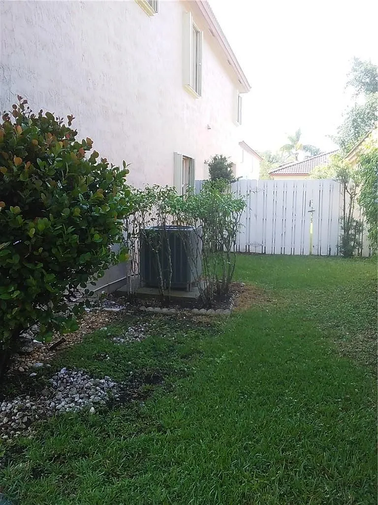 3 bed, 2.5 bath, 1993 sqft, $3,500 — Photo 3