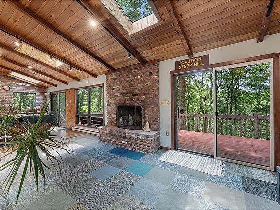 5th image of 227 Cobble Creek Dr