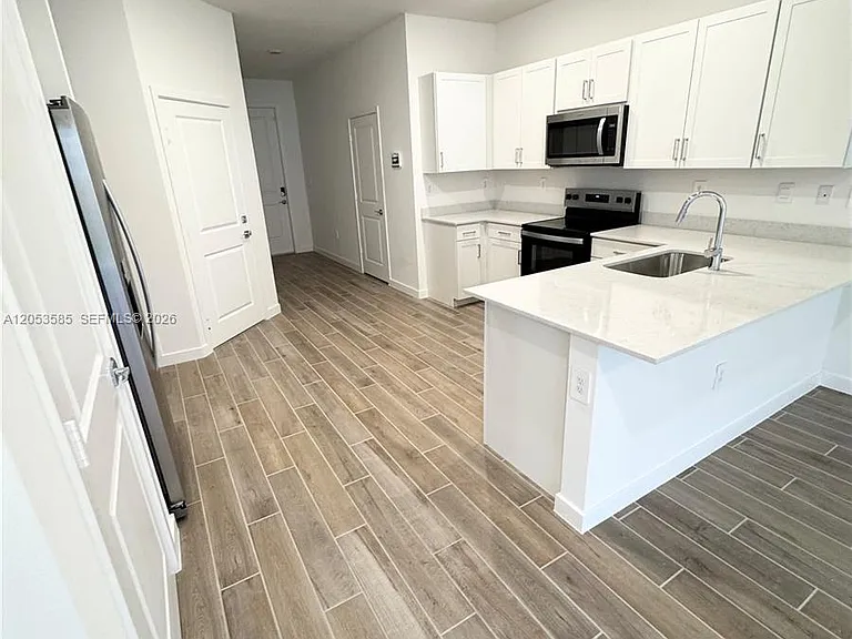 120 NE 13th Ter #120 — Photo 12