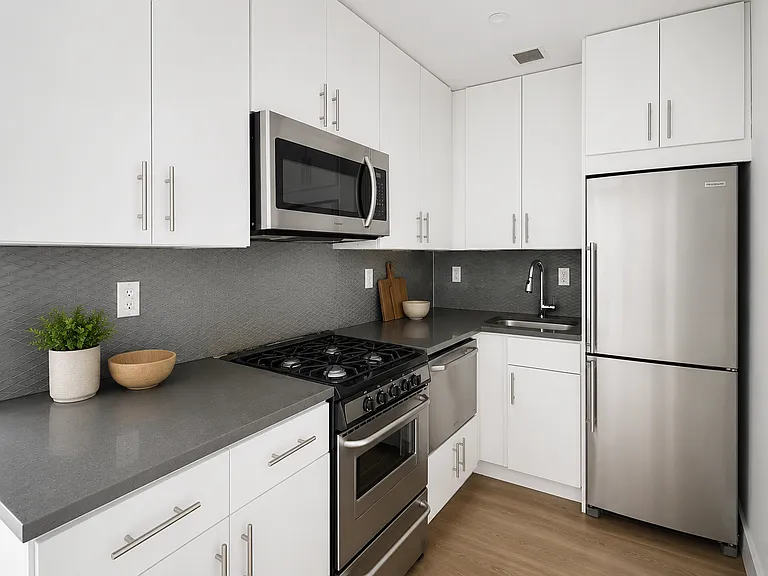 155 Meserole St #5B — Photo 3