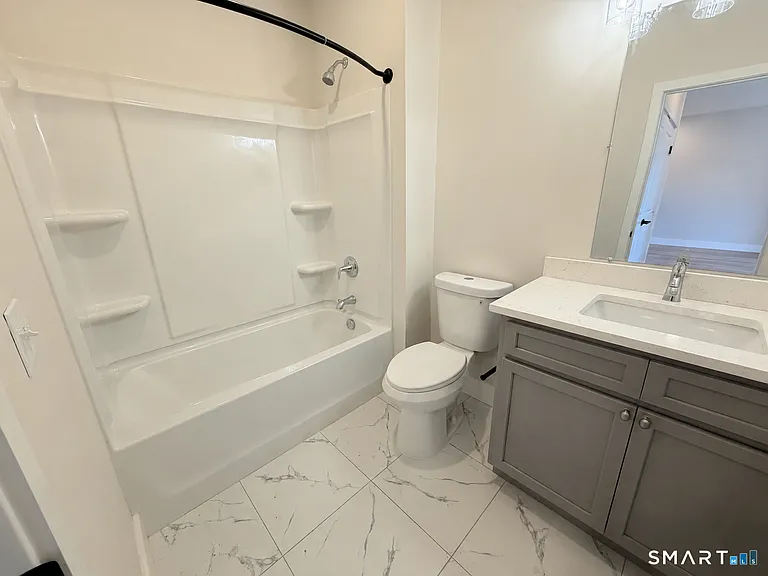 113 Canal St W — Photo 2