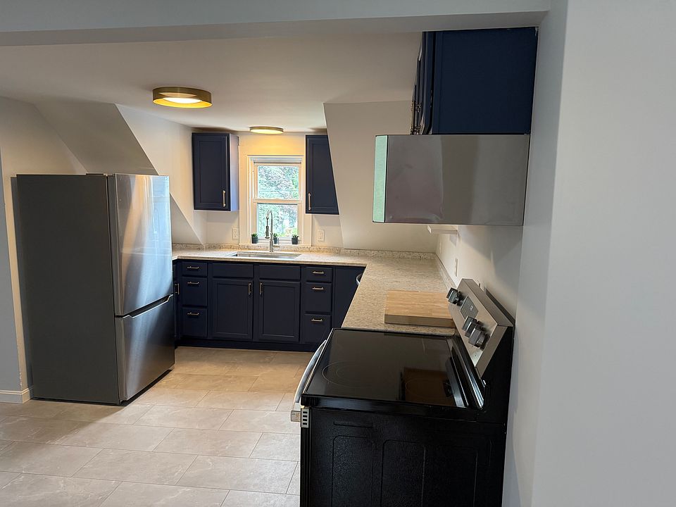 1st image of 94 Park St #3