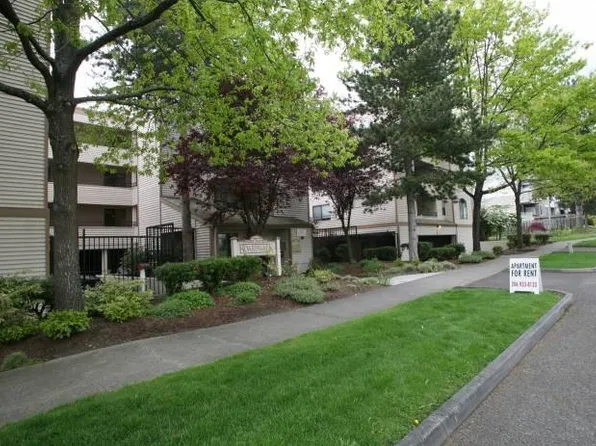 22027 6th Ave S, Seattle, WA