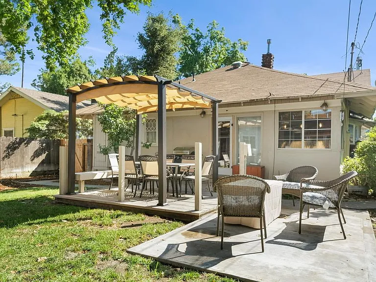 305 Poplar Ave — Photo 28