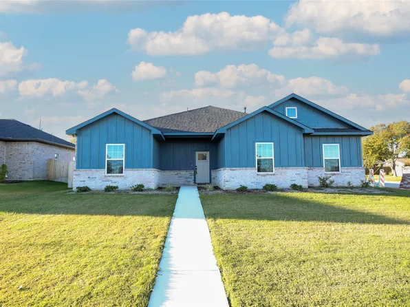 1412 Mason St, Bowie, TX 76230