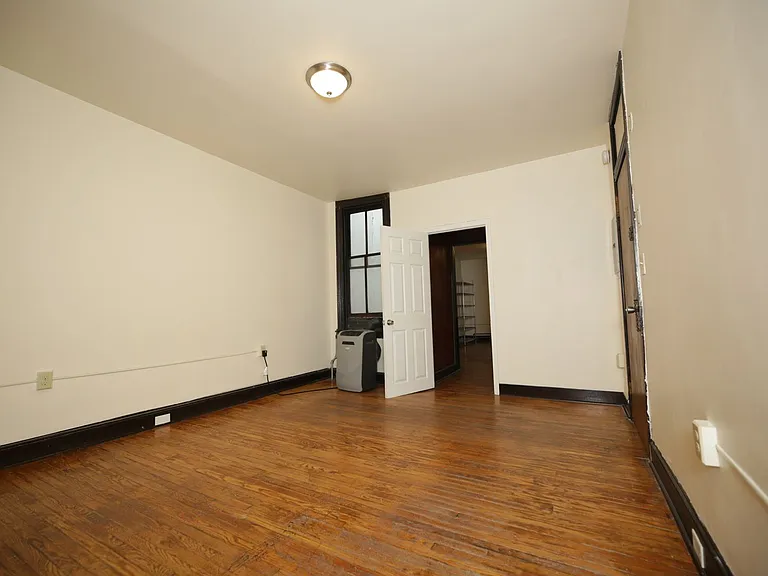 2125 Saint Paul St — Photo 10