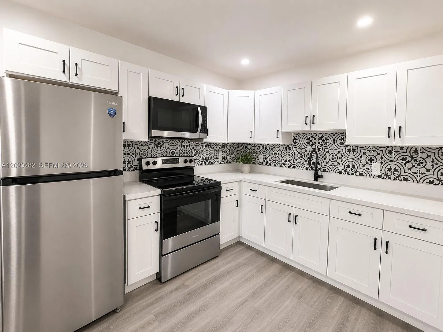 2 bed, 1.0 bath, 718 sqft, $1,850 — Photo 1