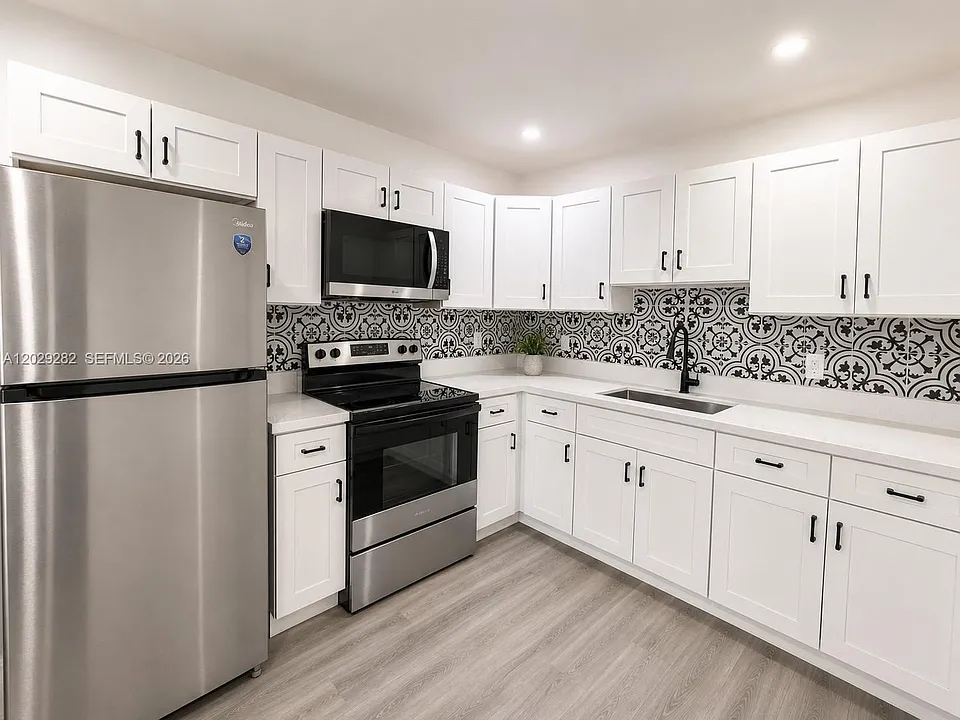 900 NW 8th Ave #4