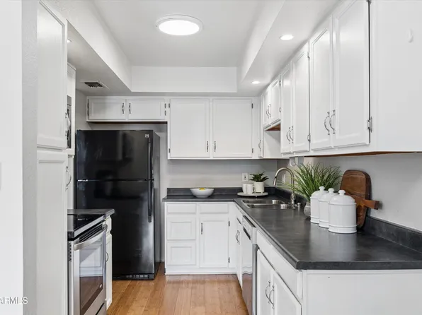3102 E CLARENDON Avenue #206, Phoenix, AZ 85016