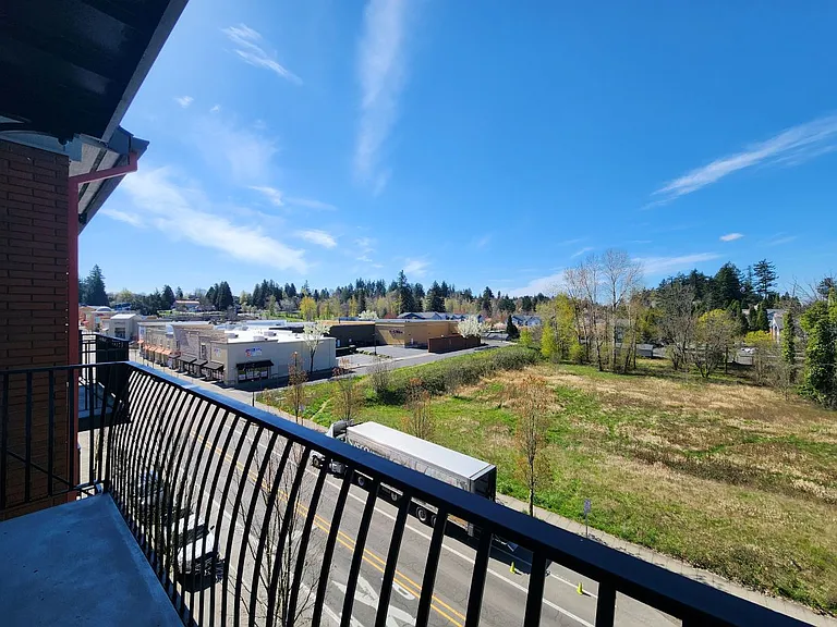The Crossings at Gresham Station — Photo 56