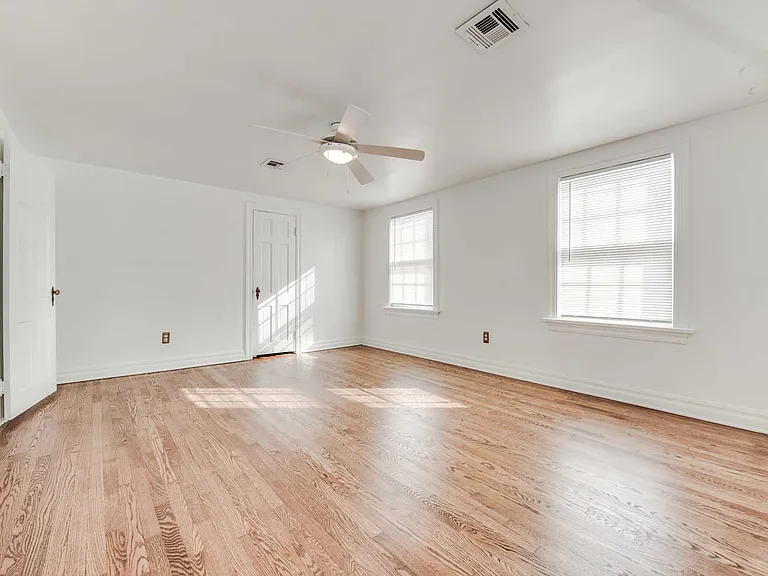 2321 NW 25th St — Photo 24
