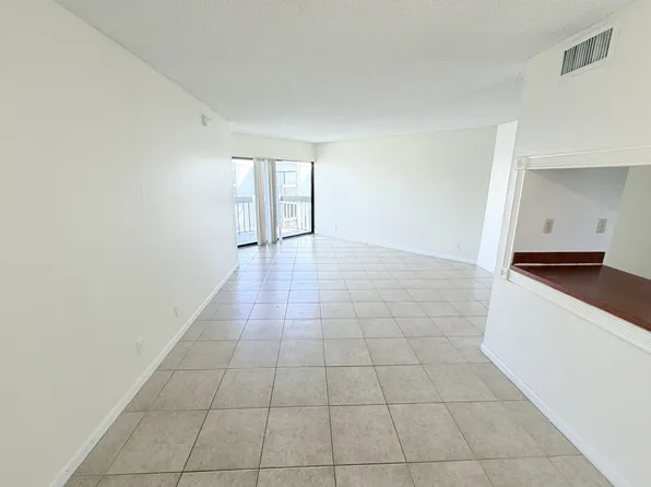 1750 N Congress Ave APT 410, West Palm Beach, FL 33401