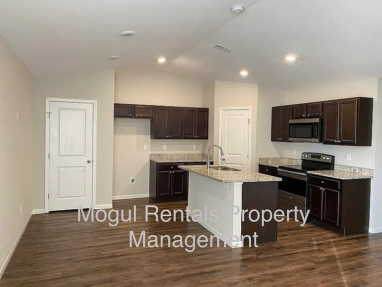 6916 N Hydraulic Ave #1 — Photo 2