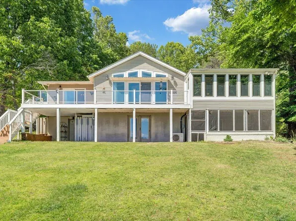216 Pine Knob Cir, Moneta, VA 24121