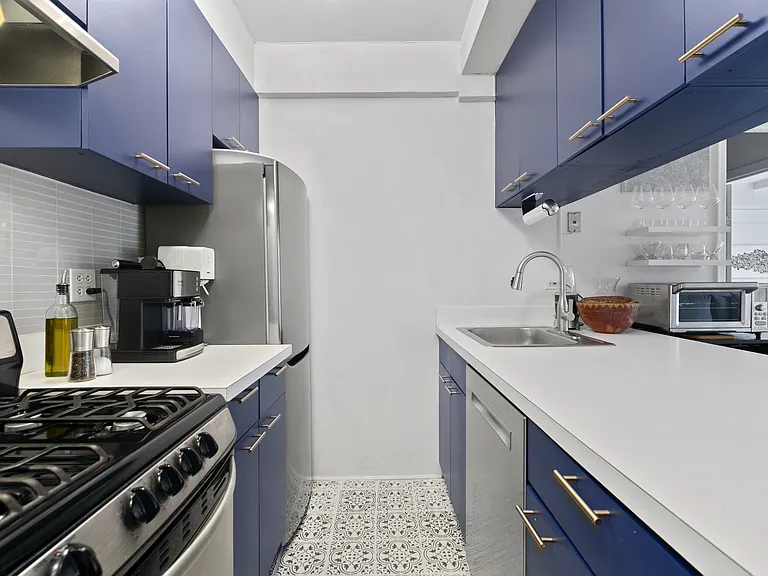 235 W 102nd St #3-G — Photo 5