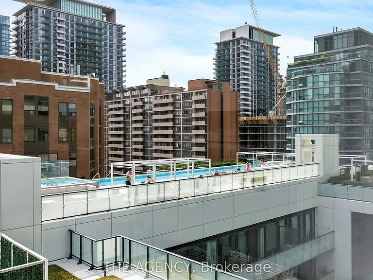 161 Roehampton Ave #804 — Photo 29