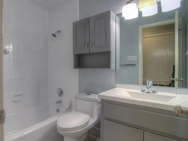 3200 Duval St #105 — Photo 17