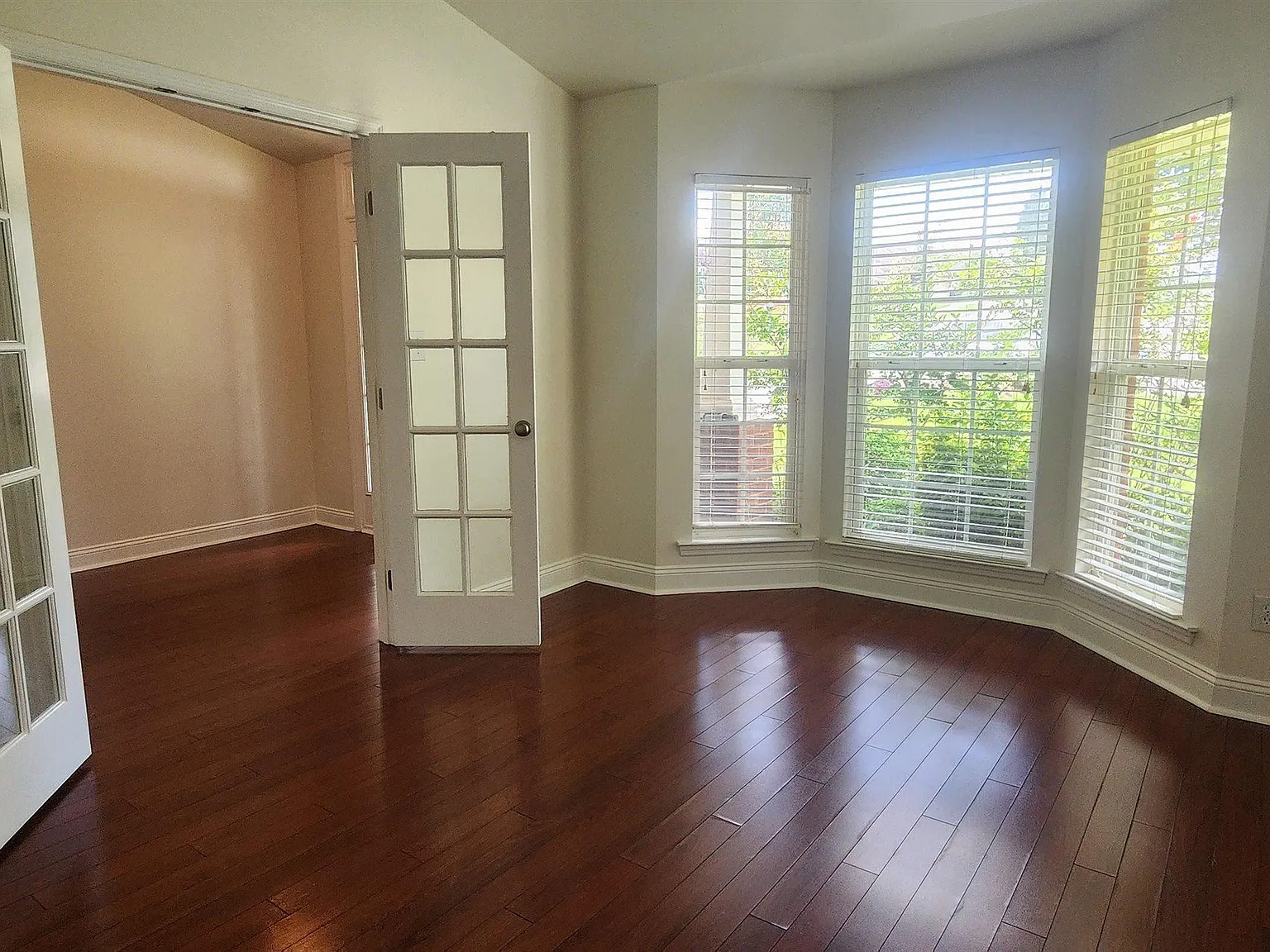 3 bed, 2.0 bath, 2270 sqft, $1,900 — Photo 3