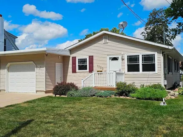 1703 Owen St, Charles City, IA 50616