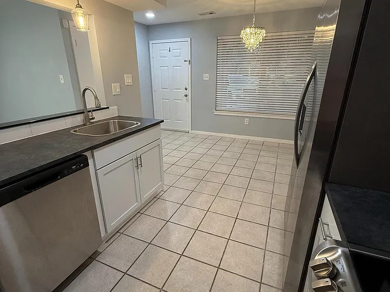 313 Gregorys Way — Photo 7