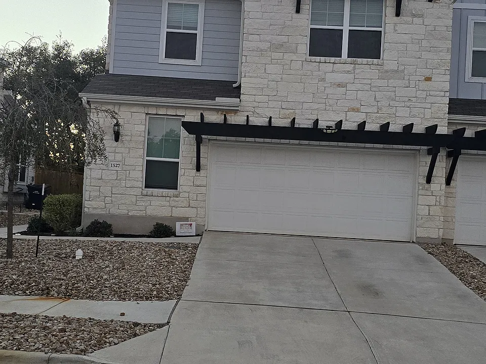 1527 Fenton Hill Dr