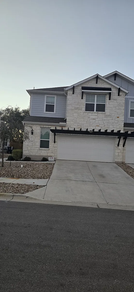 Building Photo - 1527 Fenton Hill Dr