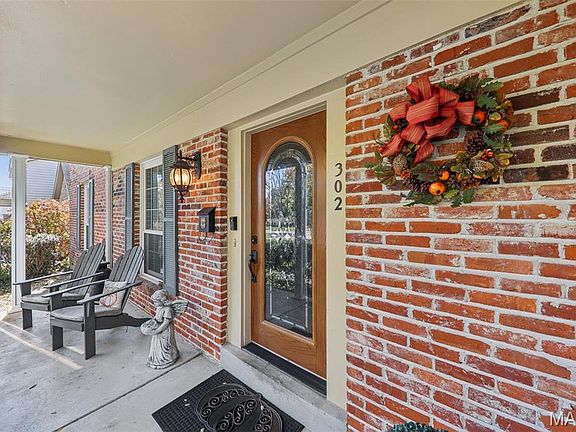 2nd image of 302 Fox Hollow Woods Dr