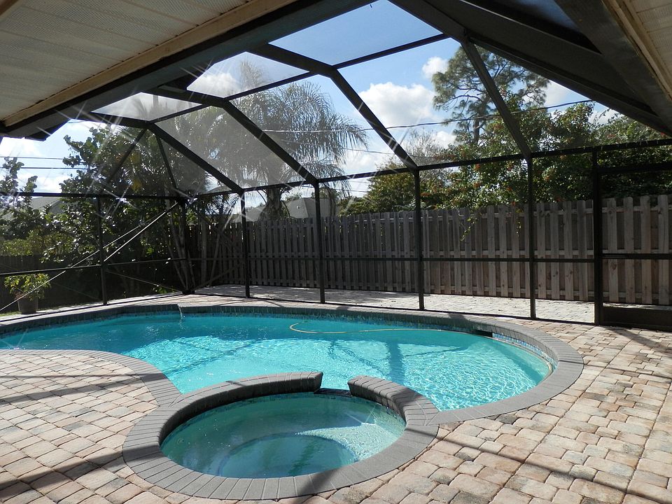 1st image of 648 SE Cresent Avenue