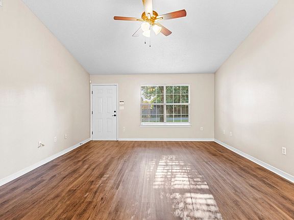 5th image of 502 Hyde Park Dr
