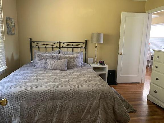 5th image of 942 Capuchino Ave
