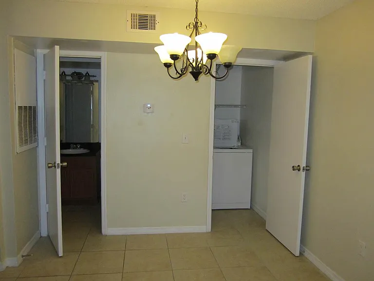 425 Fountainhead Cir — Photo 4