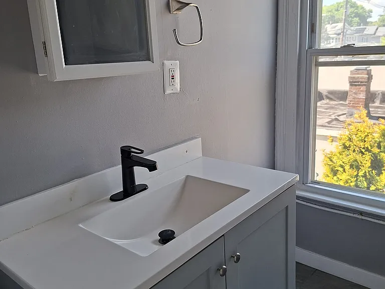 281 Hanover St #3 — Photo 6