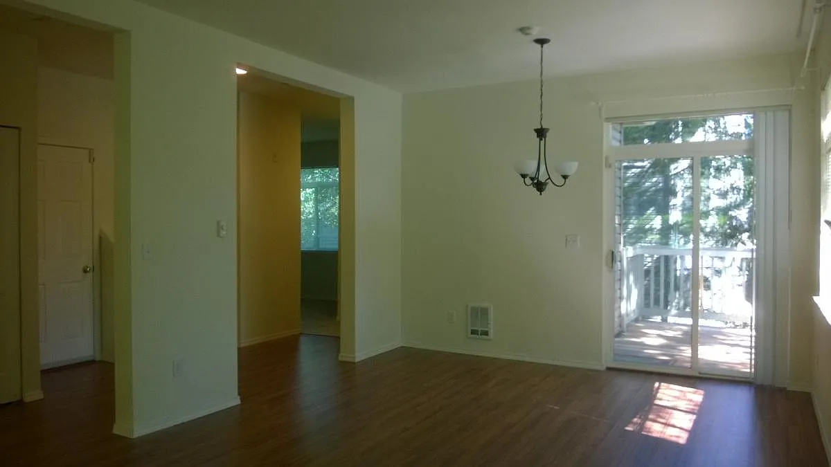 3 bed, 2.5 bath, 1400 sqft, $3,400 — Photo 4