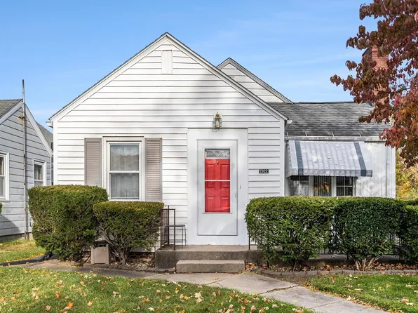 1922 Berkley Pl, South Bend, IN 46616