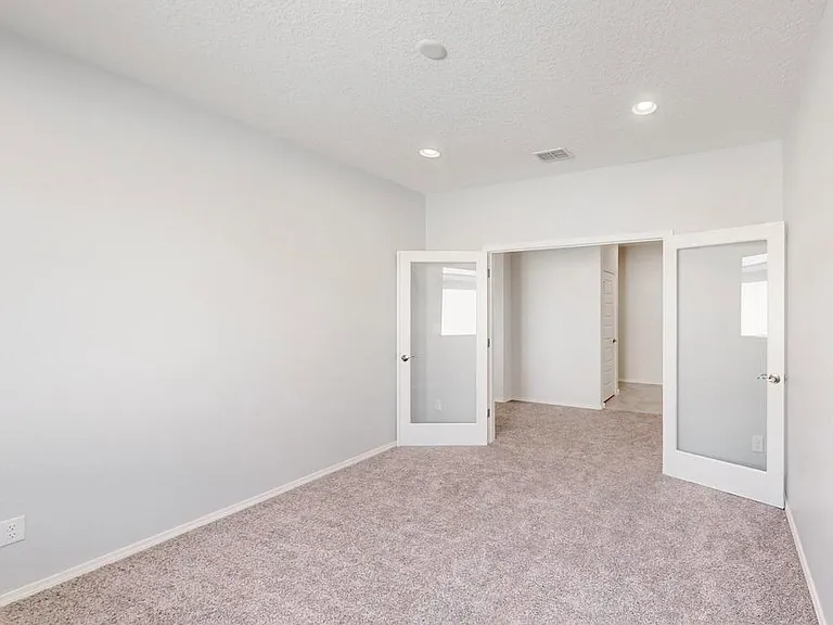 6405 Kings Canyon Cv NE — Photo 29