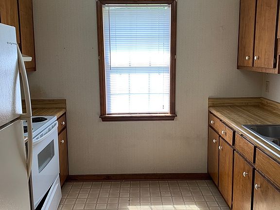 3rd image of 119 Charlotte Ave