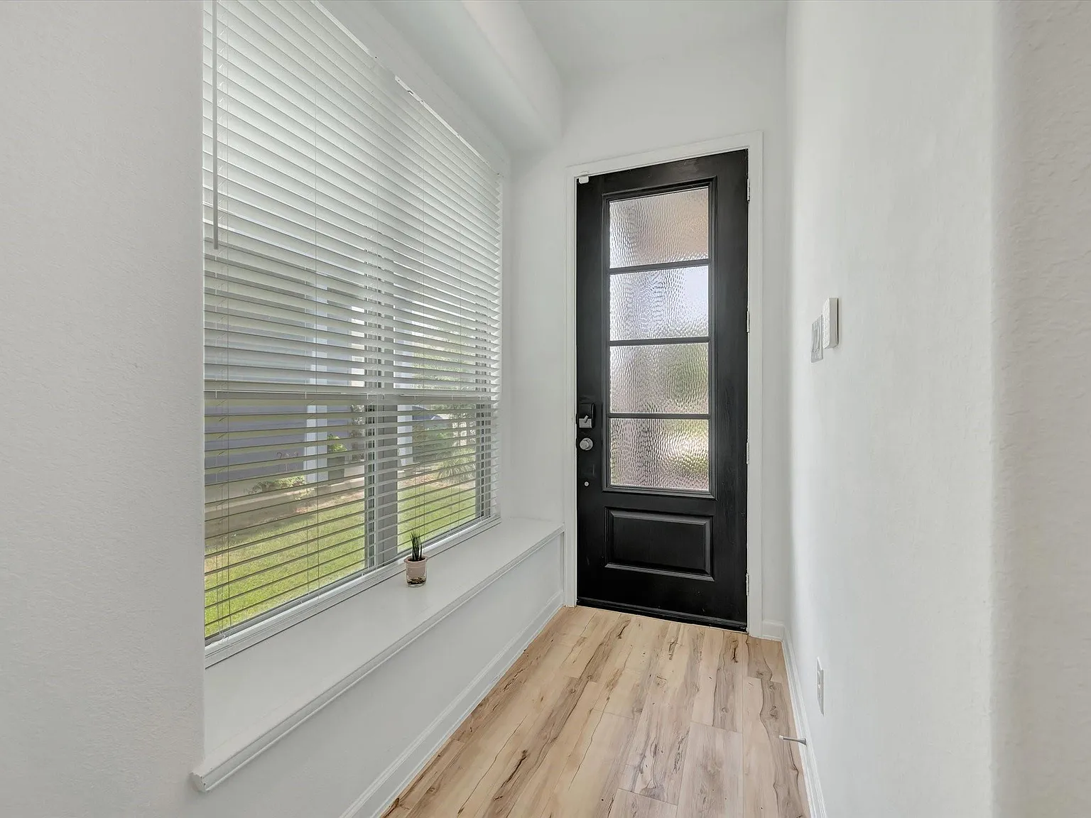 3 bed, 2.5 bath, 1849 sqft, $2,450 — Photo 3