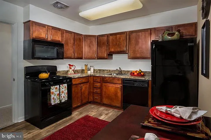 1 bed, 1.0 bath, 892 sqft, $2,047 — Photo 3