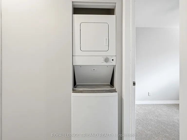 195 B Cedarvale Cres #A — Photo 15