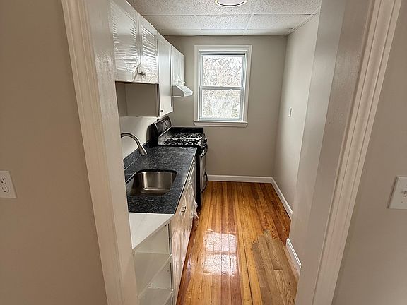 2nd image of 12 Glover St #2