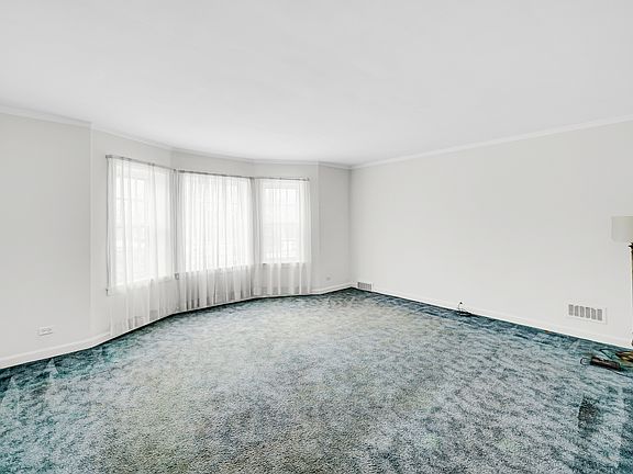 3rd image of 10043 S Claremont Ave
