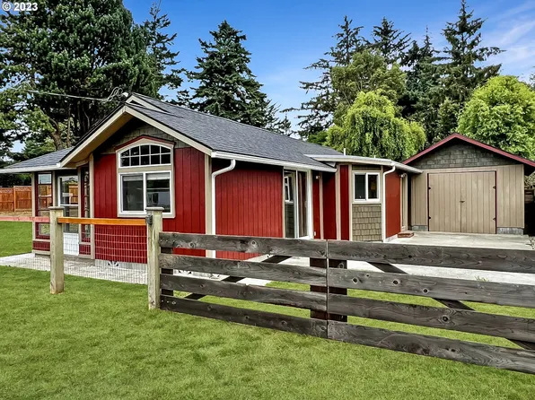 90765 Travis Ln, Coos Bay, OR 97420