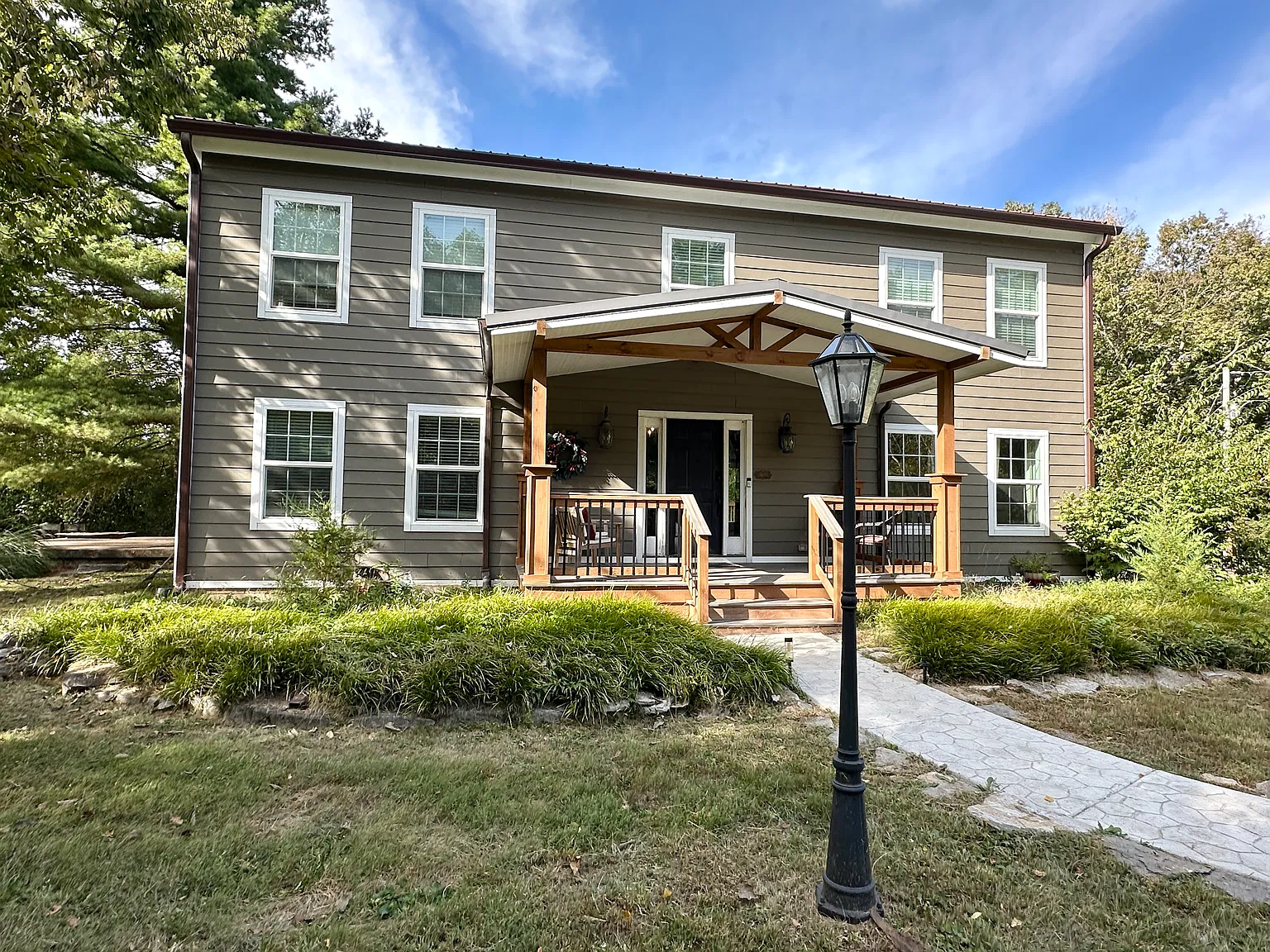 4 bed, 2970 sqft, $2,000 — Photo 2