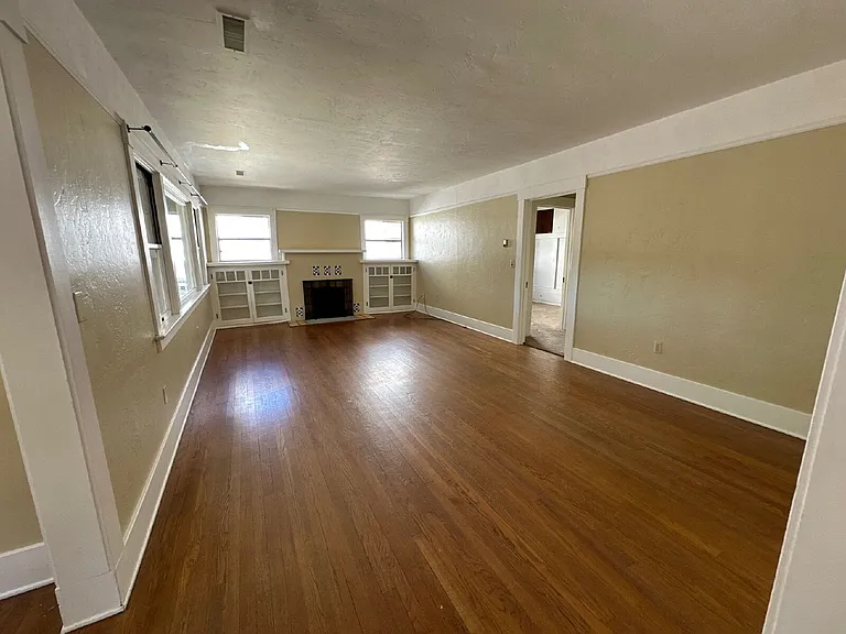 2140 Loomis St — Photo 6