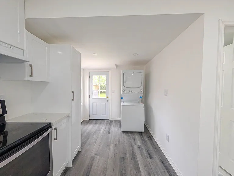 168 Borden Ave — Photo 9
