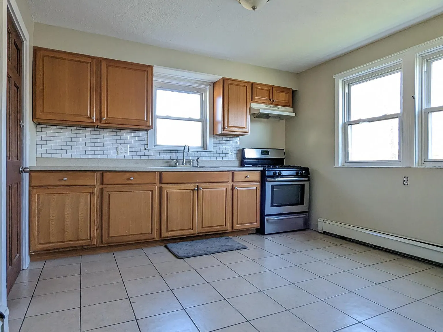 3 bed, 1100 sqft, $2,350 — Photo 4