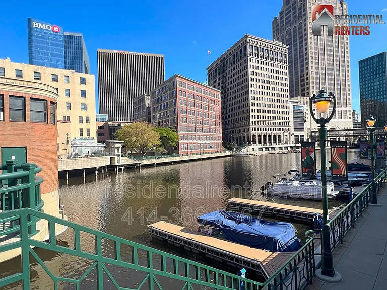 108 W Wells St #2D — Photo 17