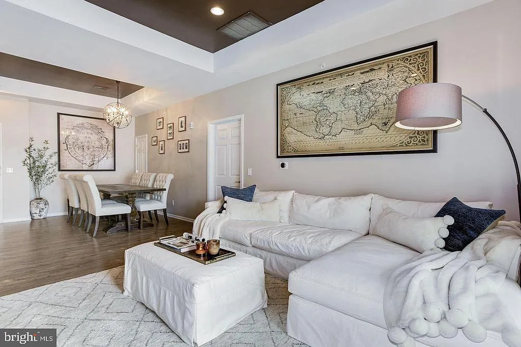 2 bed, 2.0 bath, 1212 sqft, $3,050 — Photo 2