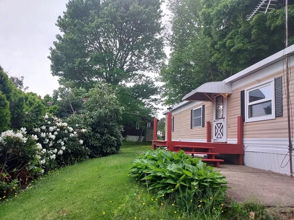 24 Ash Ln, Wales, MA 01081